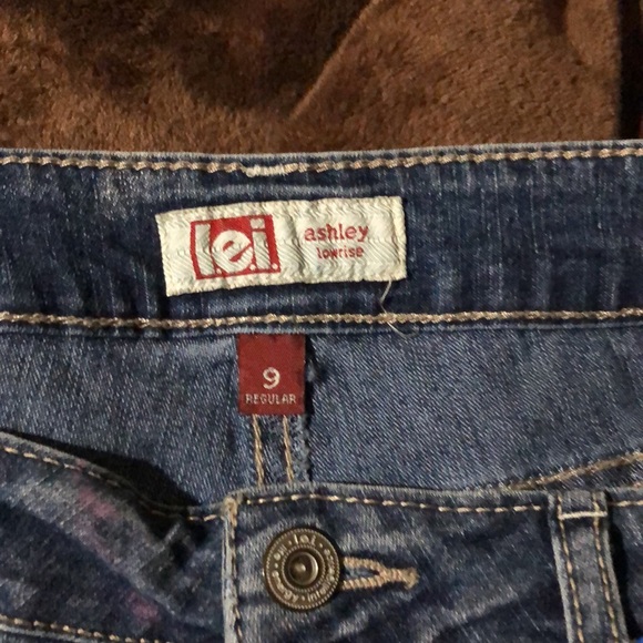 Shorts - Picture 2 of 3